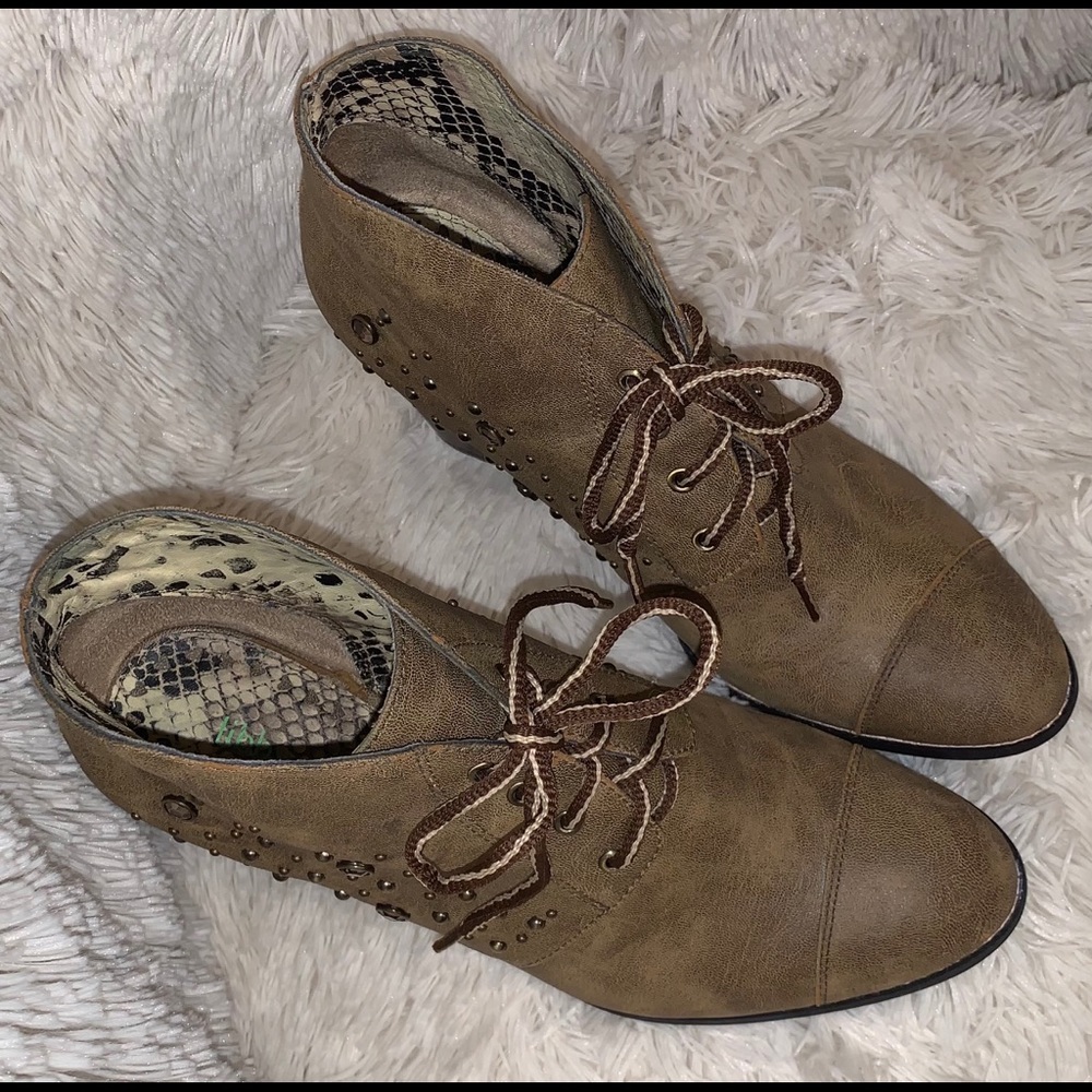 Libby Edelman as 10 Lace Up Bootie w Rhinestones